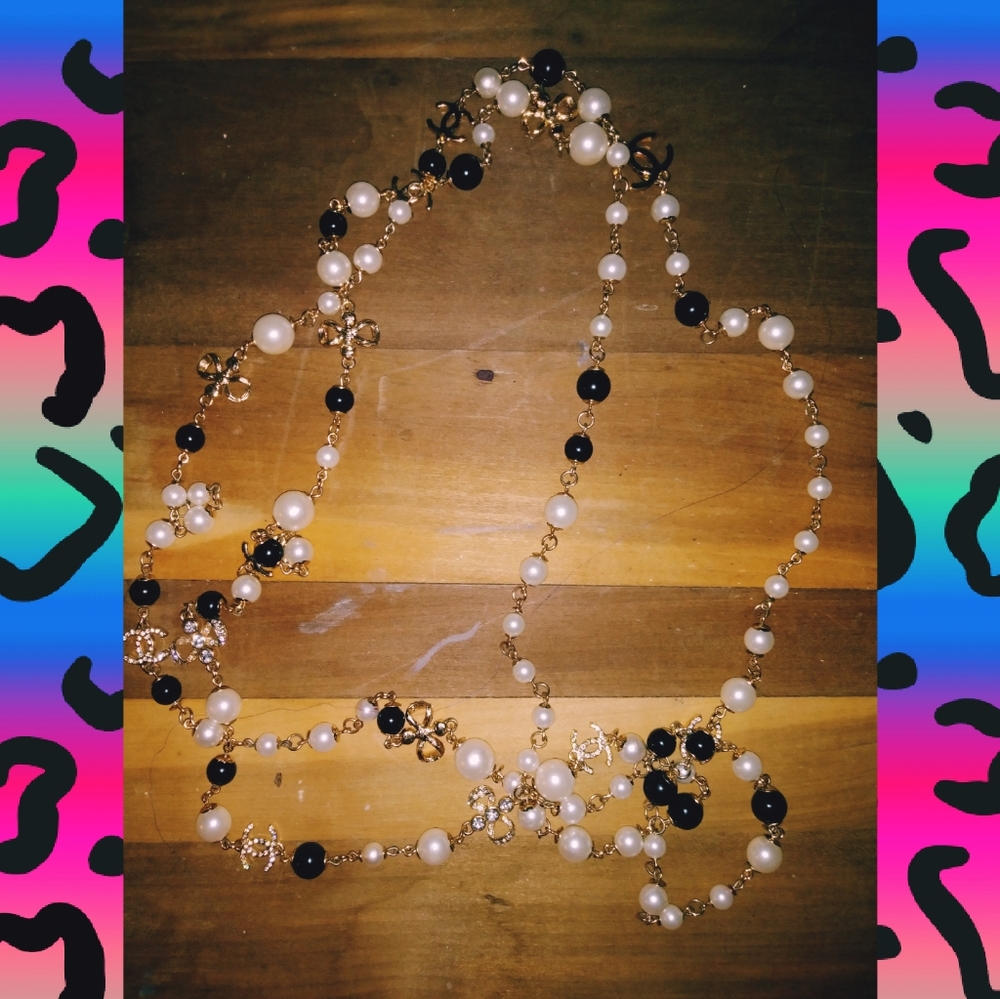 Authentic xxtra long Chanel pearl necklace